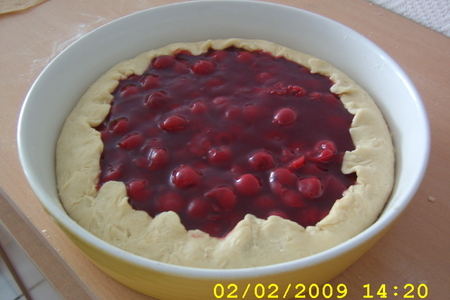 Пирог с вишнёво-пудинговой начинкой под штройзелем.: шаг 4