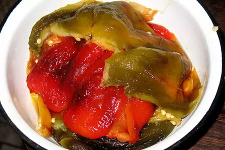 Салат из запечёной паприки (salata me psites piperies): шаг 3
