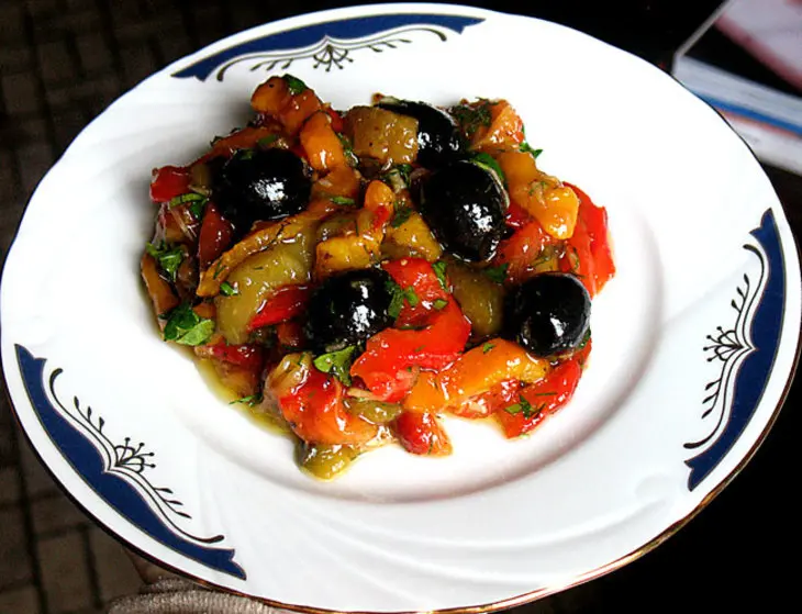 Салат из запечёной паприки (salata me psites piperies): шаг 5