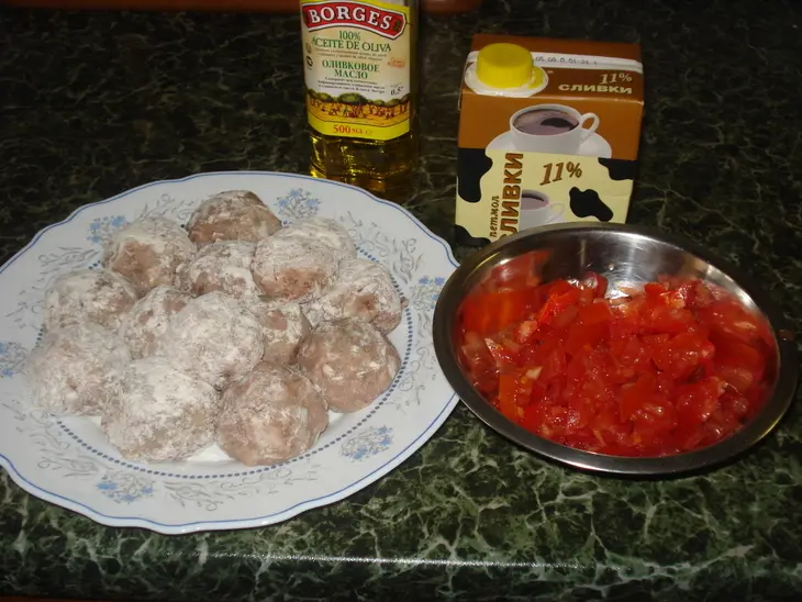 Мясные шарики в сливочно-укропном соусе с помидорками: шаг 2