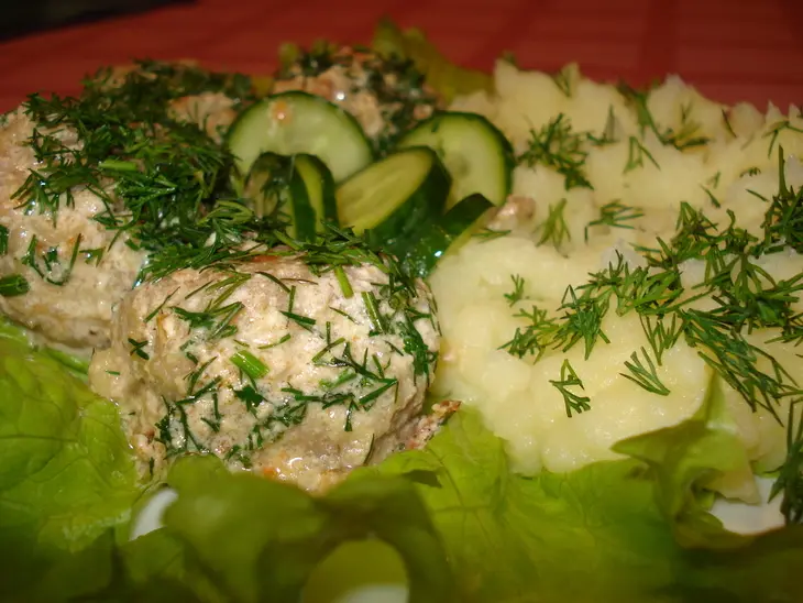 Мясные шарики в сливочно-укропном соусе с помидорками: шаг 6