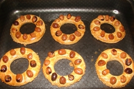 Песочные кольца и печенье с  начинкой из варёной сгущёнки.: шаг 2