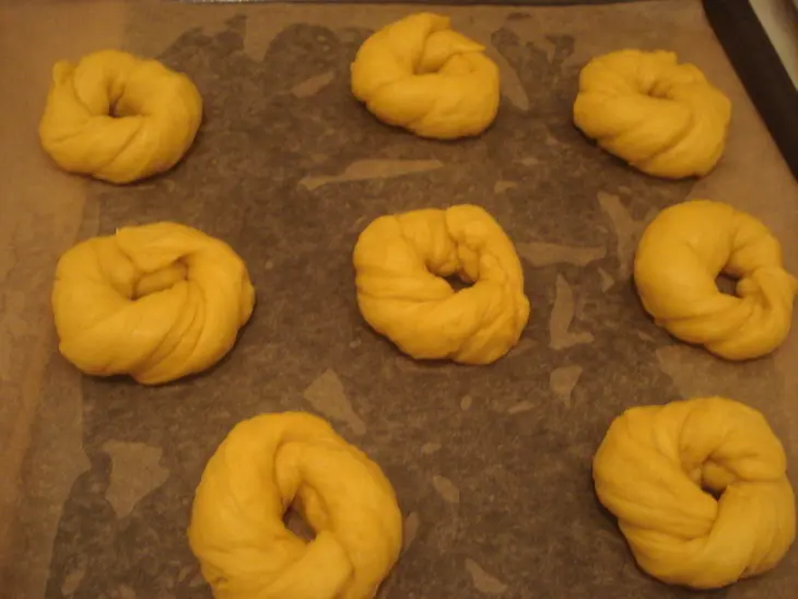 Булочки  с шафраном и маком: шаг 2