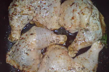 Куриные окорочка,маринованные -запечённые   с итальянскими травками: шаг 5