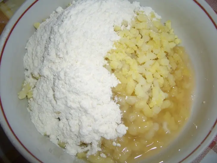 Свекольный суп с картофельной лапшой: шаг 3