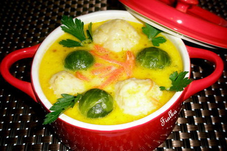 Сырный суп с брюссельской капусты с нежными картофельными клецками: шаг 1