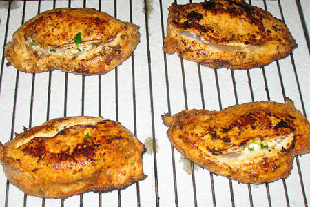 Кармашки из куриной грудки с сыром фета и базиликом: шаг 4