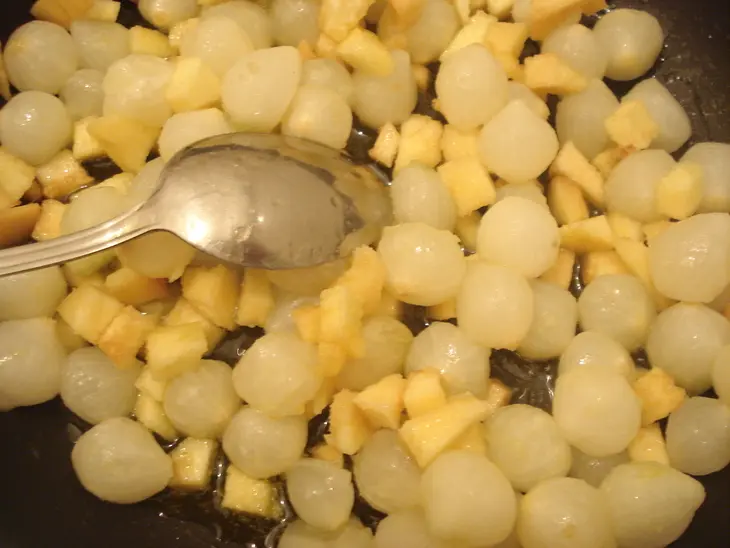 Ножка  цыплёнка запечёная с айвой и лучком кокария: шаг 1