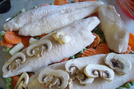 Рыба  тушеная с овощами и грибами: шаг 3