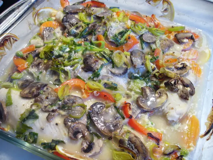 Рыба  тушеная с овощами и грибами: шаг 6