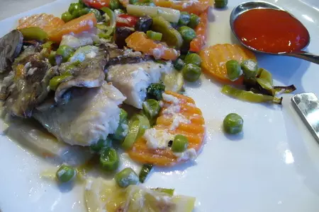 Рыба  тушеная с овощами и грибами: шаг 8