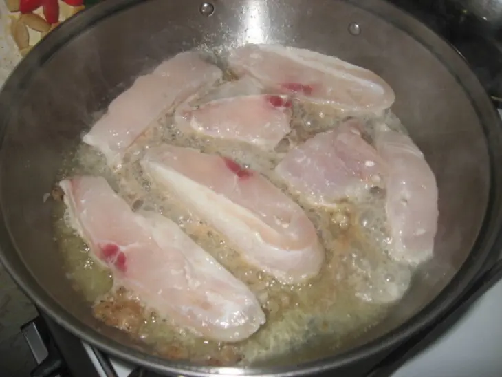 Морской язык в кляре из грецких орешков: шаг 1