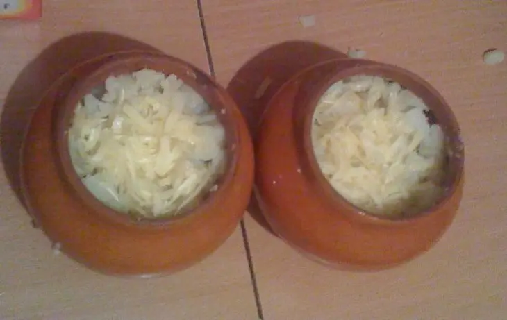 Картошечка с грибным соусом и сыром в горшочках: шаг 4