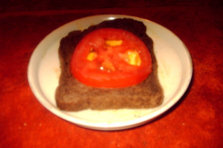 Fry egg in a black bread. жареное яйцо в черном хлебе.: шаг 4
