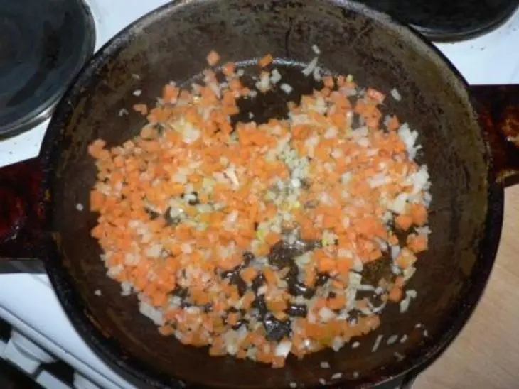 Суп из сайры: шаг 3
