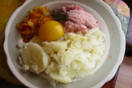 Фаршированный картофель "лодочки" с фаршем и овощами: шаг 2