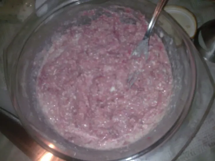 Котлетки индюшачьи с творогом и зеленым луком: шаг 1