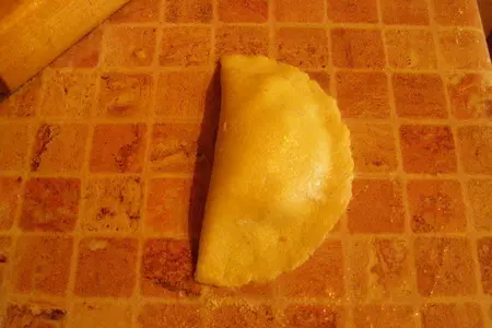 Чебуреки из кукурузной муки: шаг 3