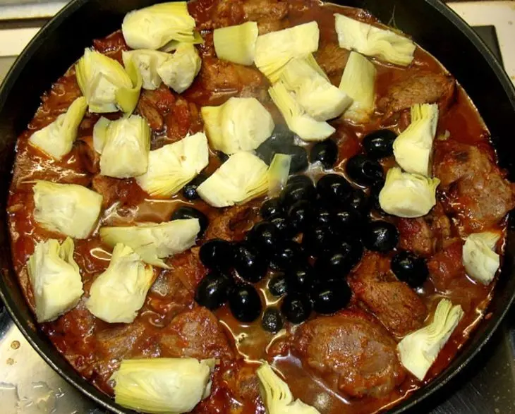 Пикантное мясо индейки с артишоками и оливками: шаг 6