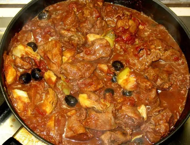 Пикантное мясо индейки с артишоками и оливками: шаг 7