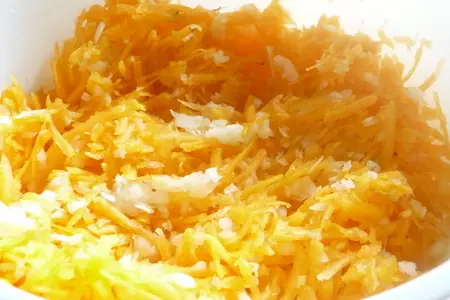 Блины с начинкой под соусом: шаг 1