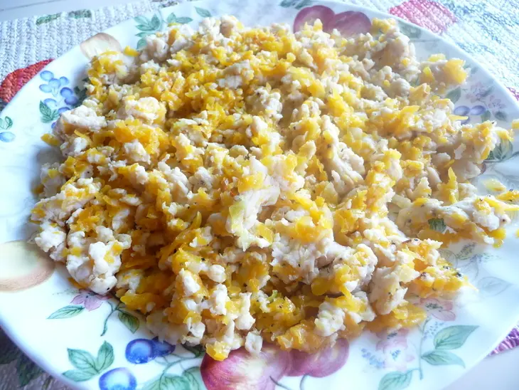 Блины с начинкой под соусом: шаг 2