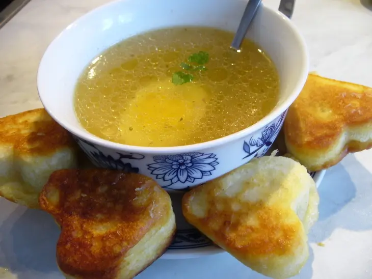 Бульон с приворотной травой и оладушки с благородным сердцем к нему: шаг 6