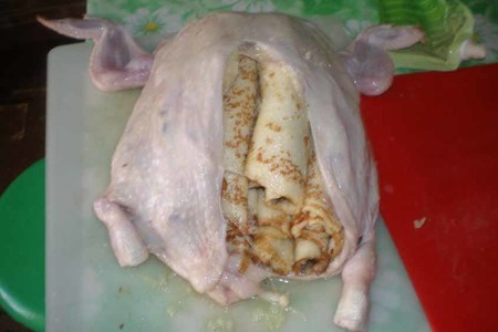 Курица фаршированная блинами: шаг 6