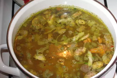 Суп с лисичками и шампиньонами: шаг 1