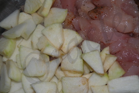 Филе куриное с яблоками запеченное в духовке под сырной корочкой: шаг 3
