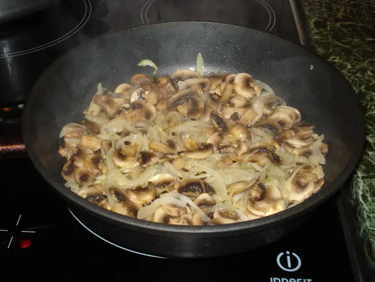 Куриная грудка с овощами,тушенная в сливках: шаг 2