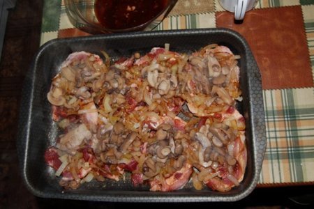 Мясо в смородиново-томатной закваске с грибами: шаг 3