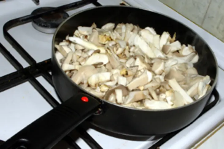 Окорочка запеченные с грибами и сыром: шаг 1