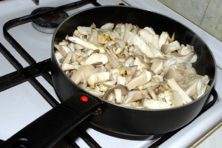 Окорочка запеченные с грибами и сыром: шаг 1
