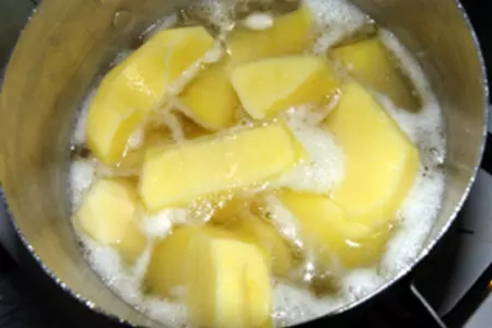 Пирожки с разной начинкой: картошкой, капустой и бананами: шаг 2