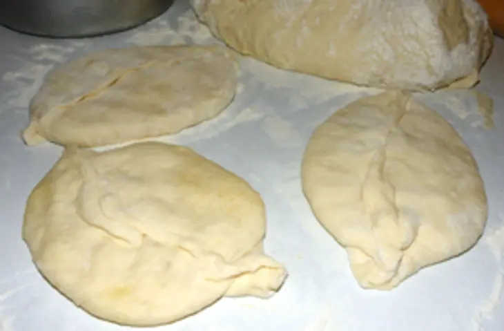 Пирожки с разной начинкой: картошкой, капустой и бананами: шаг 5