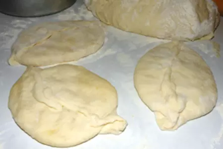 Пирожки с разной начинкой: картошкой, капустой и бананами: шаг 5