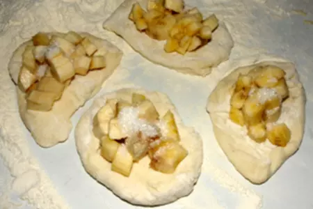 Пирожки с разной начинкой: картошкой, капустой и бананами: шаг 6