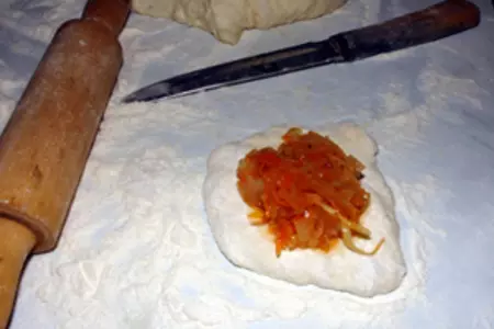 Пирожки с разной начинкой: картошкой, капустой и бананами: шаг 7