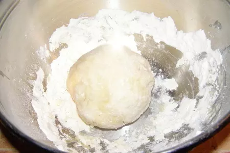 Полосатые  кифле с сыром: шаг 1