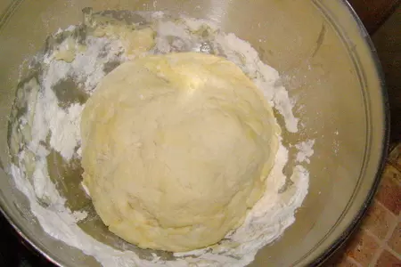 Полосатые  кифле с сыром: шаг 2