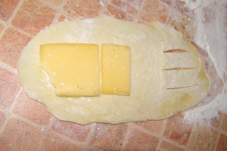 Полосатые  кифле с сыром: шаг 3