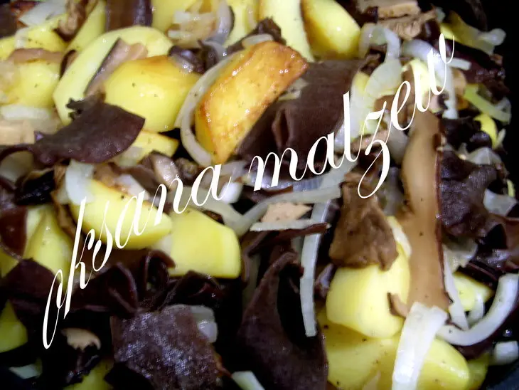 Картошка  запечёная в горшочках с рыбой и грибами: шаг 2