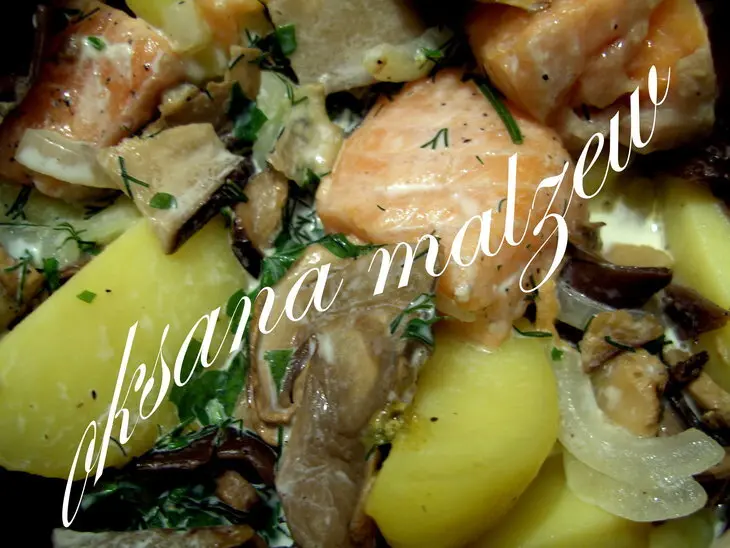 Картошка  запечёная в горшочках с рыбой и грибами: шаг 5