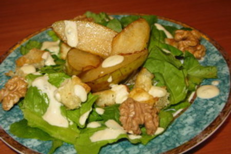 Салат с жареными грушами и голубым сыром: шаг 3