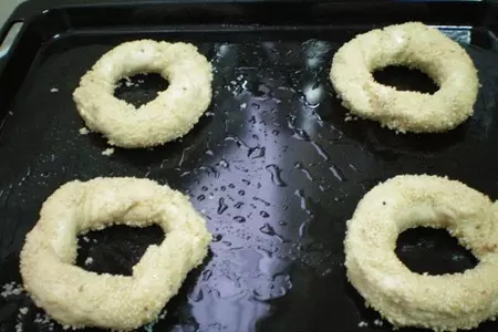 Симит (турецкий бублик с кунжутной обсыпкой): шаг 4