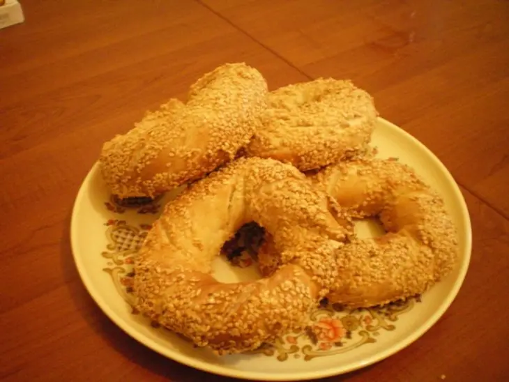 Симит (турецкий бублик с кунжутной обсыпкой): шаг 5