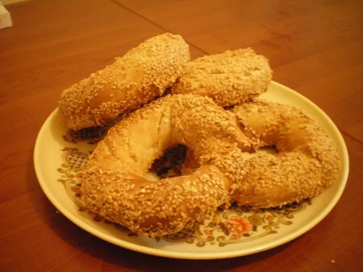 Симит (турецкий бублик с кунжутной обсыпкой): шаг 6