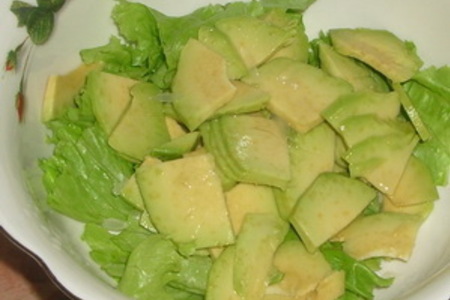Салат с креветками, крабами и авокадо: шаг 2
