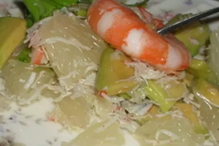 Салат с креветками, крабами и авокадо: шаг 7